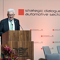 Foto des Ministerpräsidenten Winfried Kretschmann auf der SDA Fachkonferenz