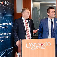 Franz Loogen (e-mobil BW) und Raed Kadri (Ontario Vehicle Innovation Network OVIN)