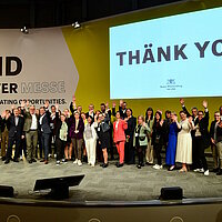 Gruppenfoto vom Team der e-mobil BW und Baden-Württemberg International beim Landesempfang "THE LÄND Night".