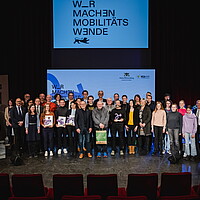 Ein Gruppenfoto aller Beteiligten bei der Preisverleihung der Landesauszeichnung "Wir machen Mobilitätswende"