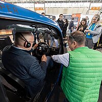 Ministerpräsident Winfried Hermann beim Messerundgang auf der i-Mobility 2026.