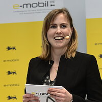 Die Moderatorin des Abends Theresa Abb (e-mobil BW).