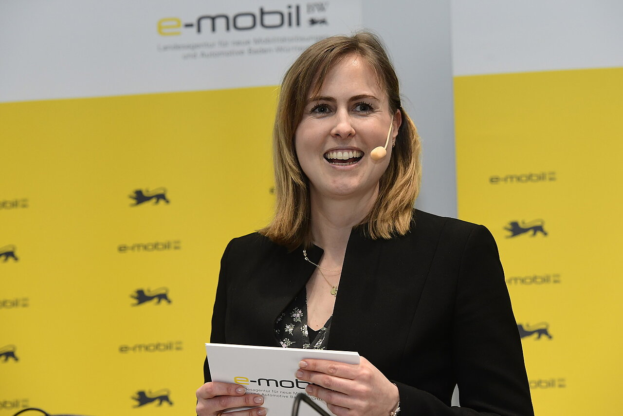 Die Moderatorin des Abends Theresa Abb (e-mobil BW).