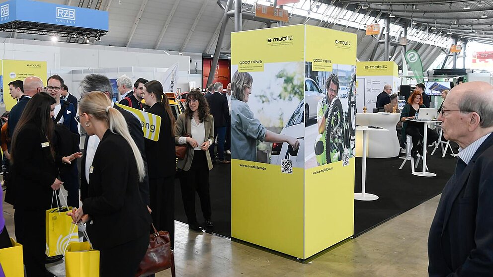 Messestand der e-mobil BW und ADAC Württemberg e.V. auf der i-Mobility 2025.