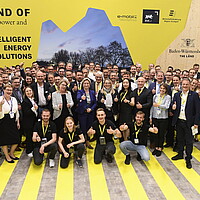 Ein Gruppenfoto auf dem Baden-Württemberg Pavillons auf der Hannover Messe 2022.