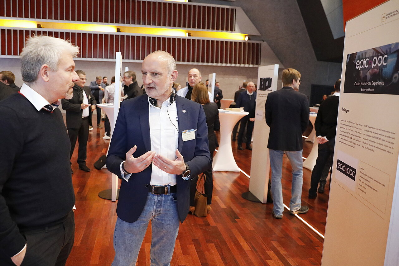Teilnehmende am Zulieferertag Automobilwirtschaft BW 2022 vernetzen sich mit Expert:innen aus Baden-Württemberg und Europa. 