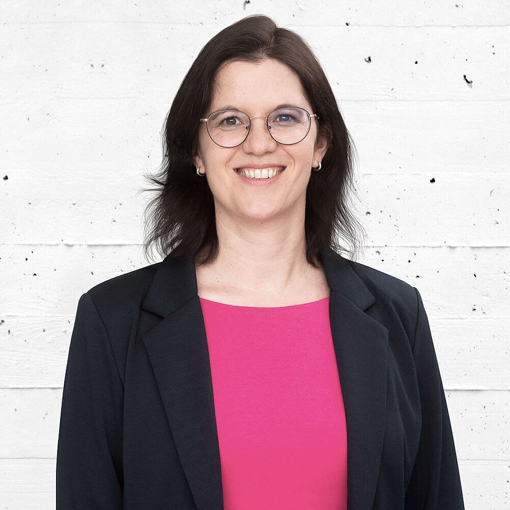 Portraitfoto von Anja Krätschmer, Mitarbeiterin der Landesagentur e-mobil BW.