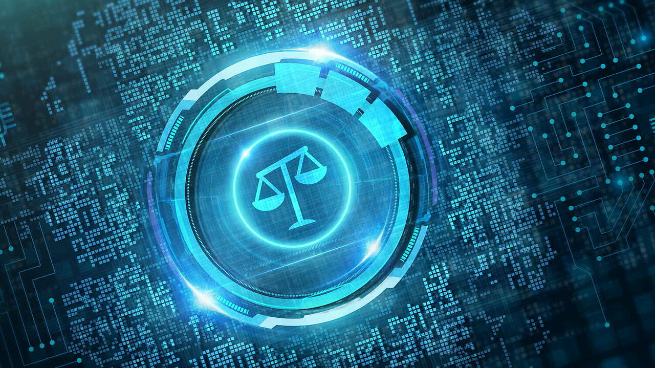 Runder Kreis mit einer Rechtswaage auf Motherboard Speicherplatine
