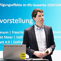 Dr. Florian Herrmann, Fraunhofer-Institut für Arbeitswirtschaft und Organisation IAO, bei der Studienvorstellung Beschäftigungseffekte im Kfz-Gewerbe 2030/2040