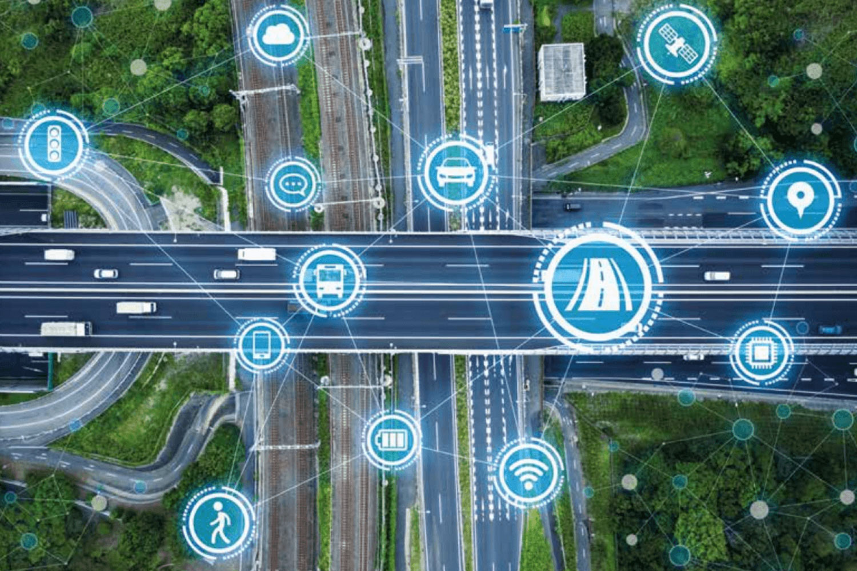 Blick auf viele sich kreuzende Autobahnen im Hintergrund. Im Vordergrund sind verschiedene Mobilitätselemente als Icons dargestellt, die durch Linien miteinander verbunden sind.