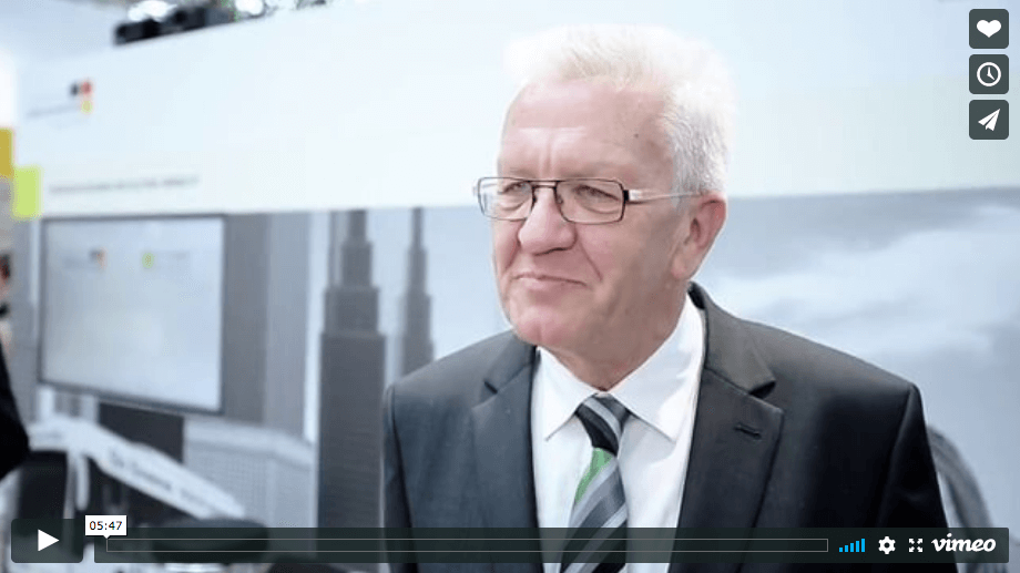 Portraitaufnahme von Ministerpräsident Krätschmann wäöhrend eines Interviews.