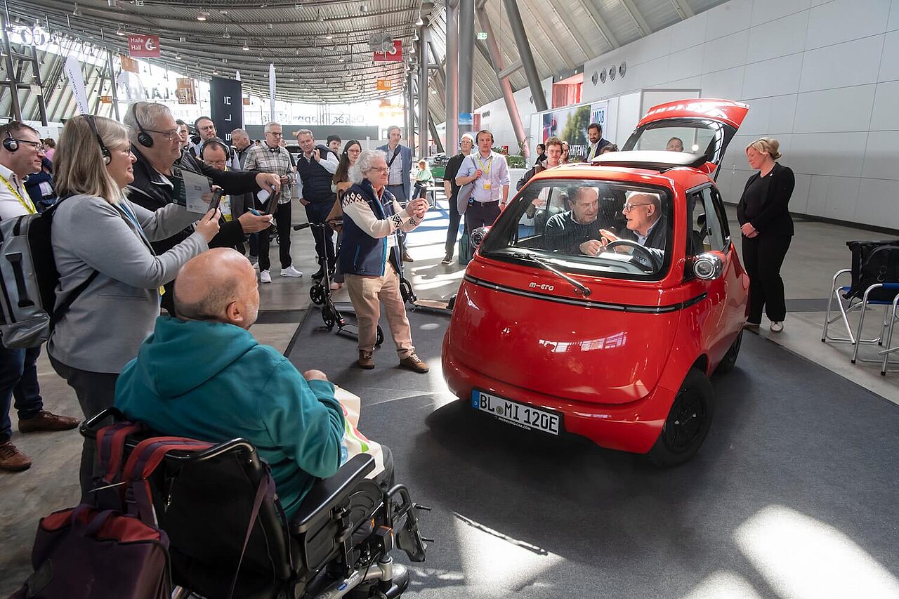 Besucherinnen und Besucher auf der i-Mobility 2026. 