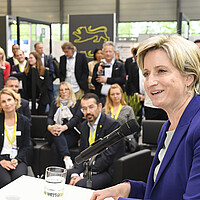 Wirtschaftsministerin Hoffmeister-Kraut besucht den Baden-Württemberg Pavillon am Eröffnungstag der Hannover Messe 2022. 