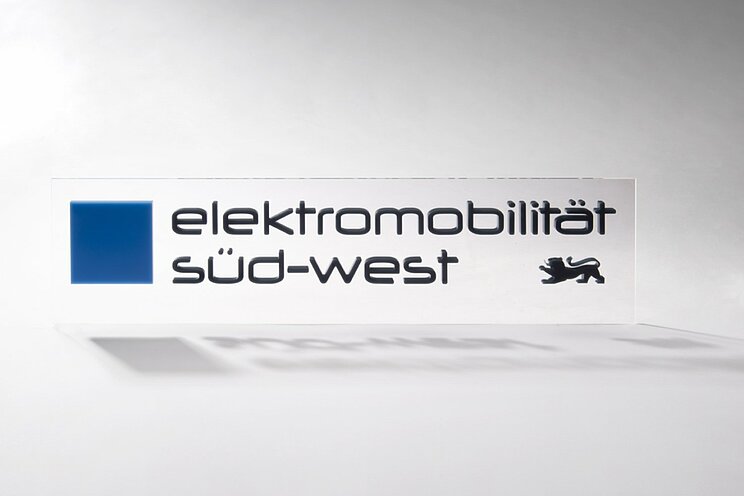 Logo des Clusters Elektromobilität Süd-West