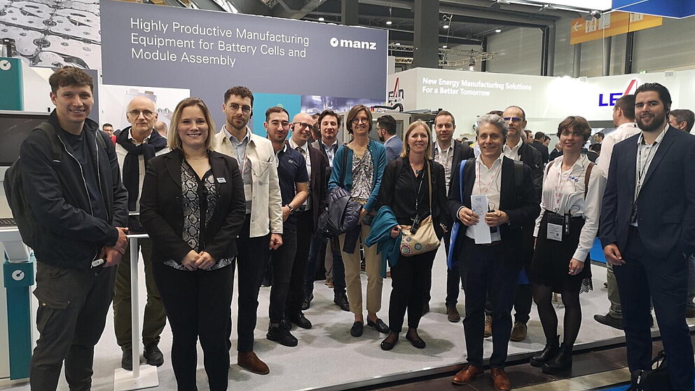 Gruppenfoto des Clusters Elektromobilität Süd-West auf der Battery Show 2023