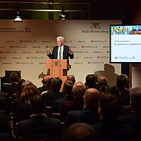 Ministerpräsident Winfried Kretschmann auf dem Abendempfang der Jahresveranstaltung.