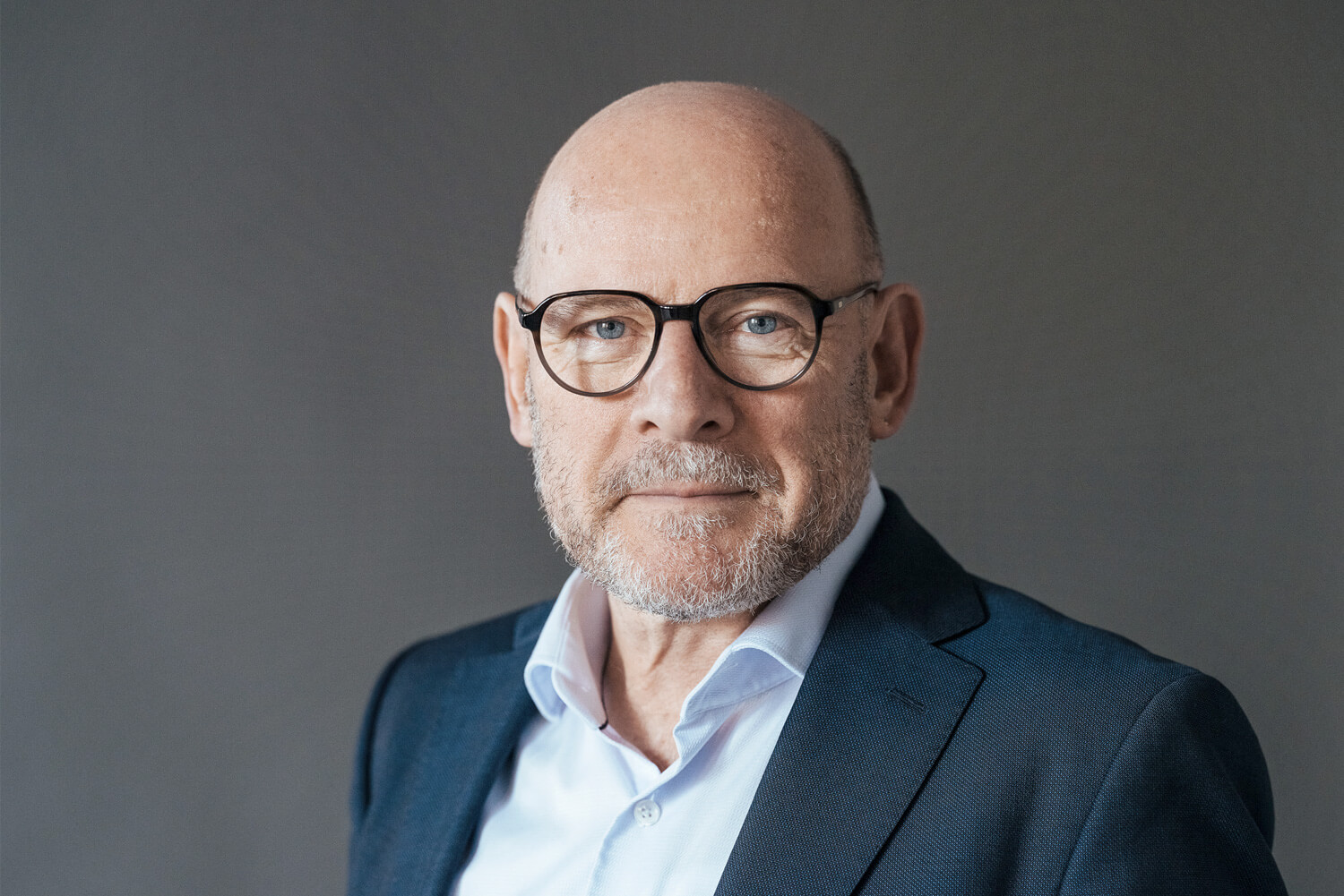 Portrait von Winfried Hermann, Minister für Verkehr des Landes Baden-Württemberg